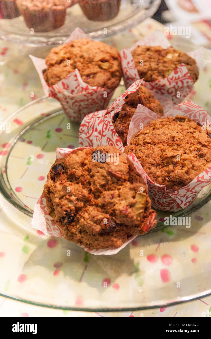 La colazione era squisita e i muffin all'uva passa serviti tutti i giorni con freschezza fatta in casa. Foto Stock