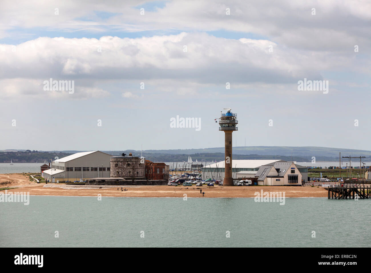 Calshot torre di guardia costiera, Calshot Castle e Calshot Activity Center su Calshot Spit in Hampshire REGNO UNITO Foto Stock