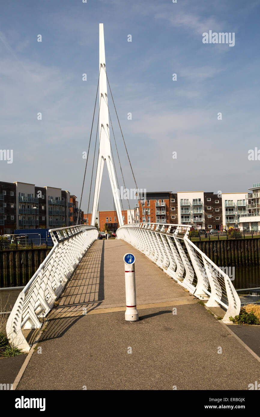 Sir Bobby Robson ponte pedonale, Ipswich, Suffolk, Inghilterra, Regno Unito Foto Stock