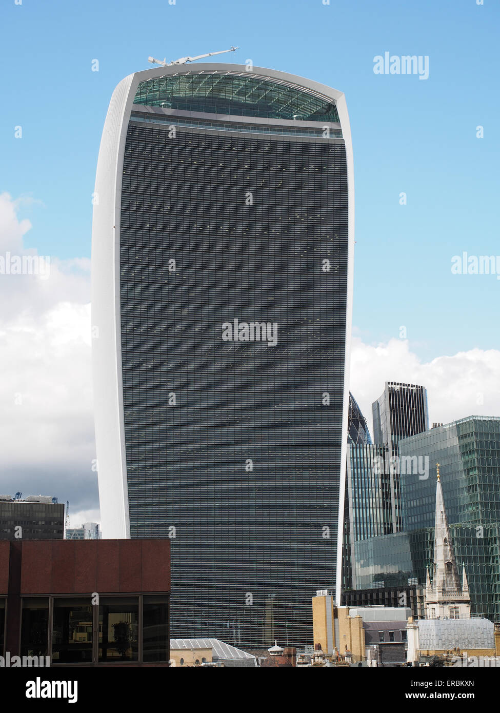 Vista di 20 Fenchurch Street aka il walkie talkie Building a Londra Foto Stock