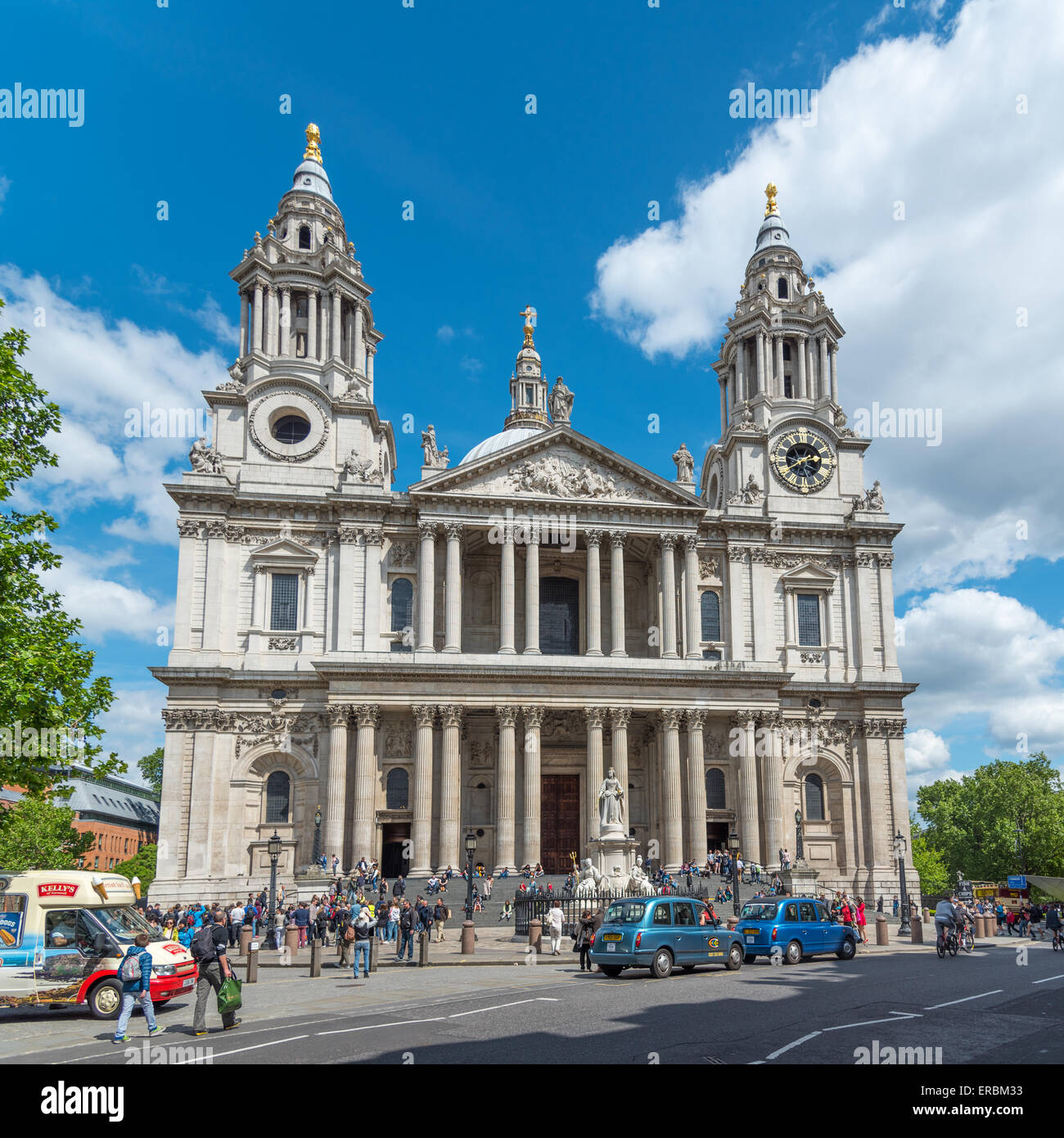 La facciata della Cattedrale di St Paul, Londra. Foto Stock