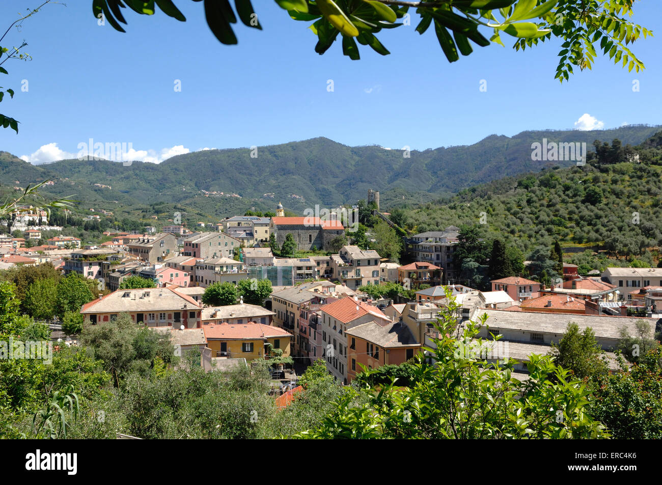 Un bel panorama sul vecchio borgo di Levanto, nella Riviera di levante della Liguria Foto Stock