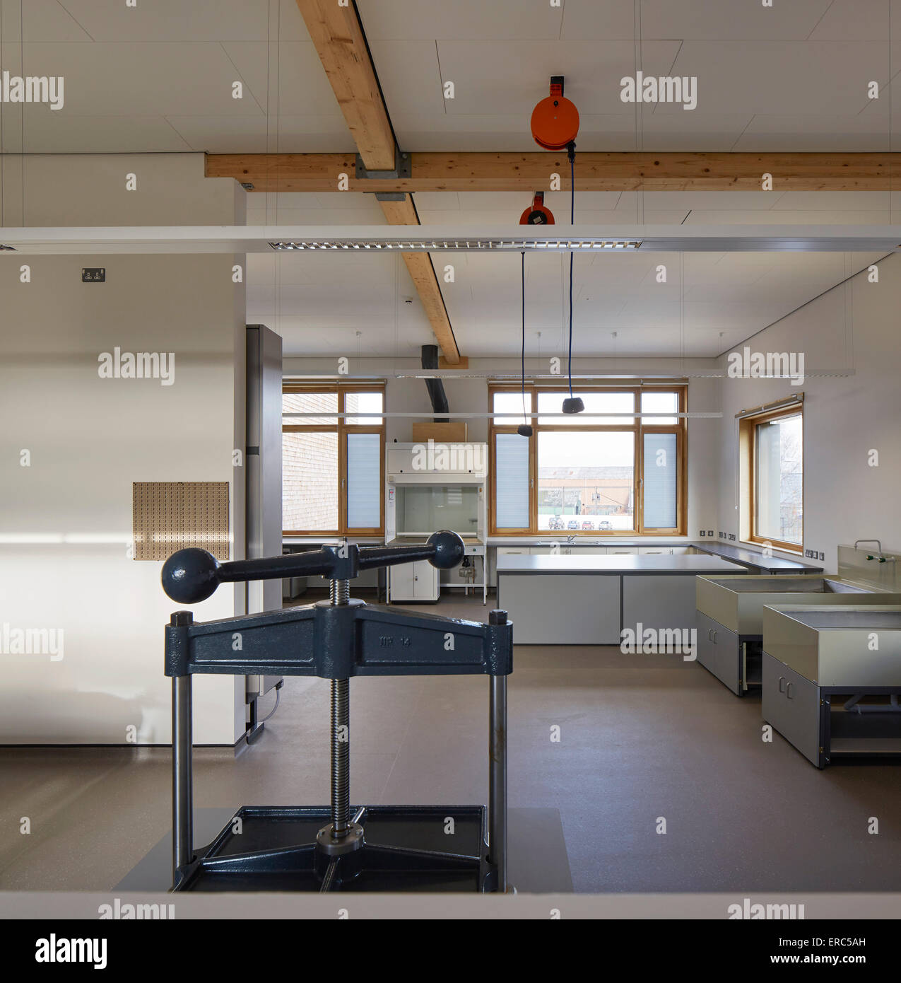 Laboratorio didattico strutture sul piano superiore. Herefordshire archivi, Hereford, Regno Unito. Architetto: Architype Limited, 2015. Foto Stock