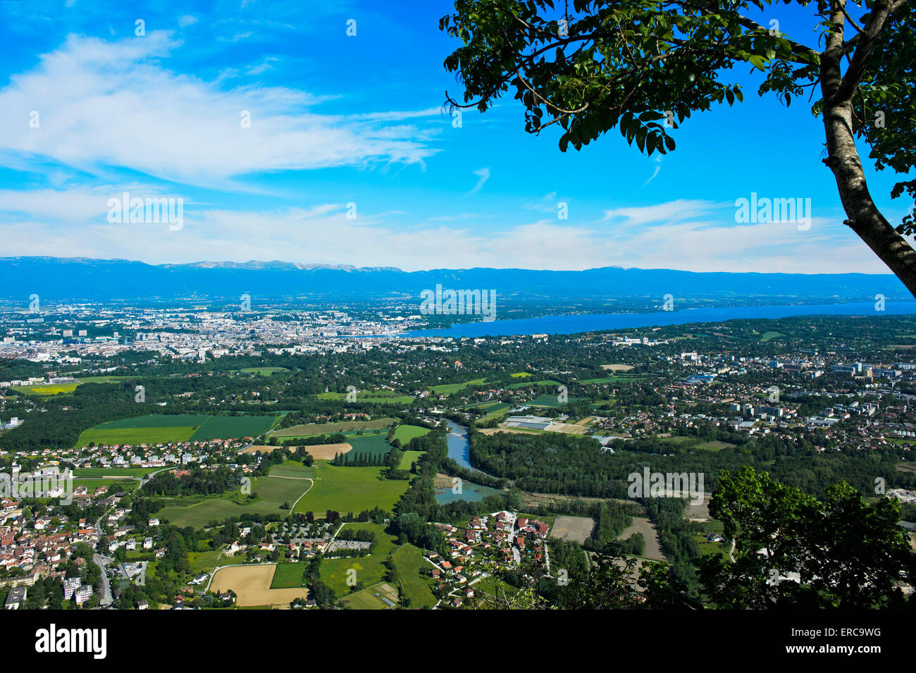 Bacino di Ginevra, città di Ginevra e il deflusso del Lago di Ginevra, vista dal monte Salève, Pas de L'Echelle, Étrembières, Haute Savoie Foto Stock