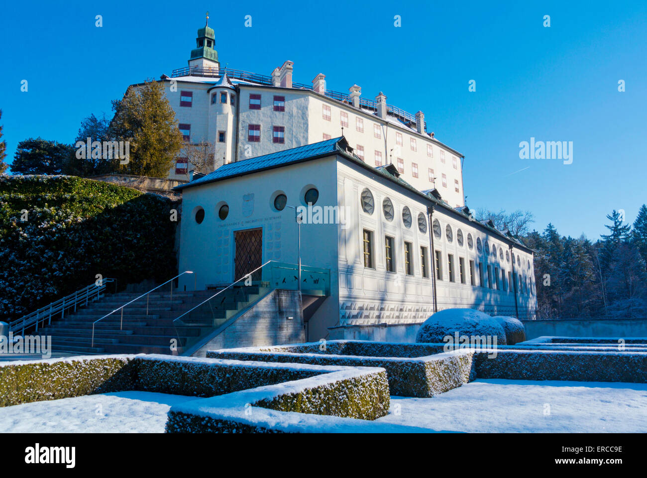 Schloss Ambras, castello, alloggiamento arte e armor museum, Innsbruck, Valle Inn, Tirolo, Austria Foto Stock