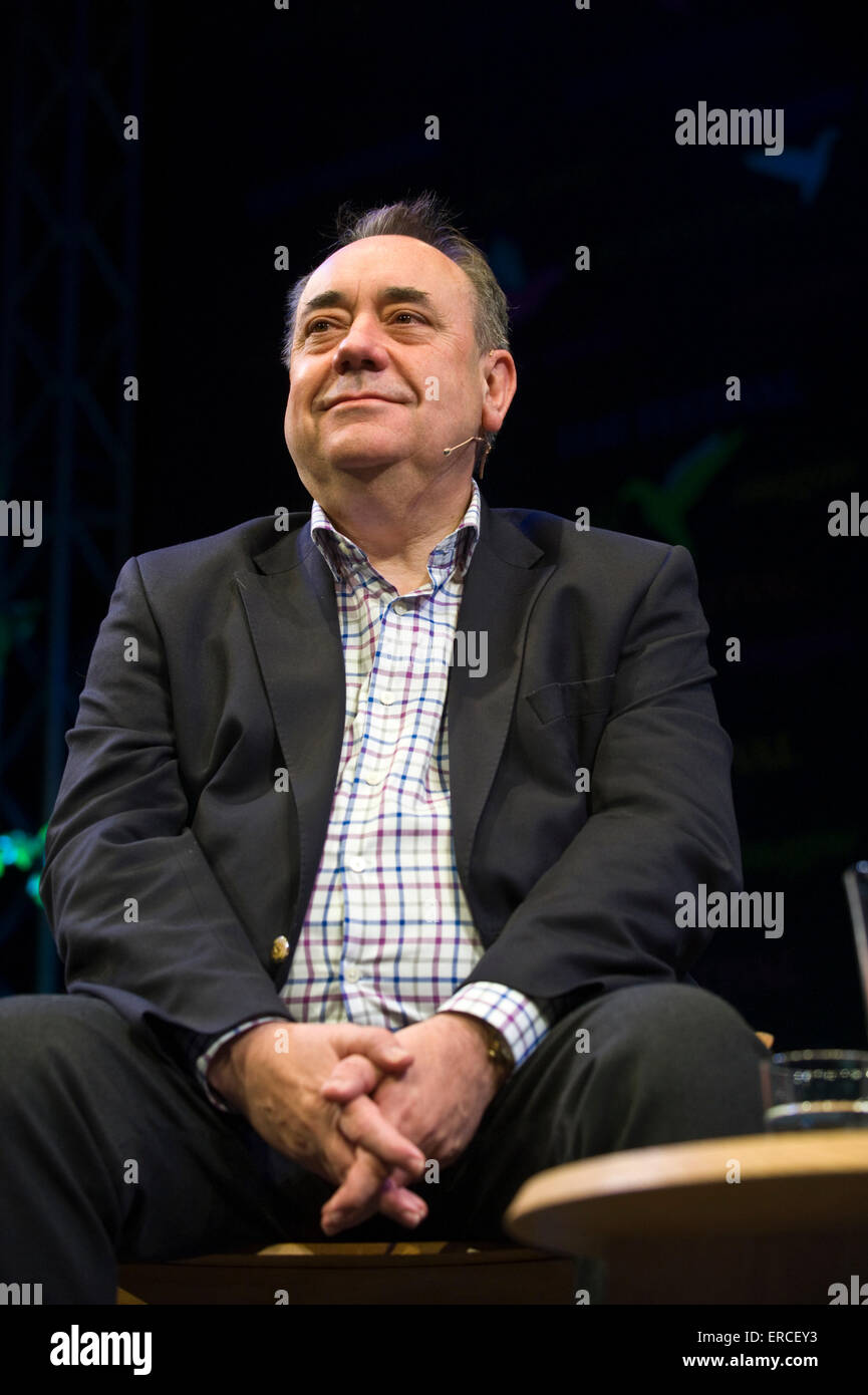 Alex Salmond MP MSP autore & politico parlando sul palco a Hay Festival 2015 Foto Stock