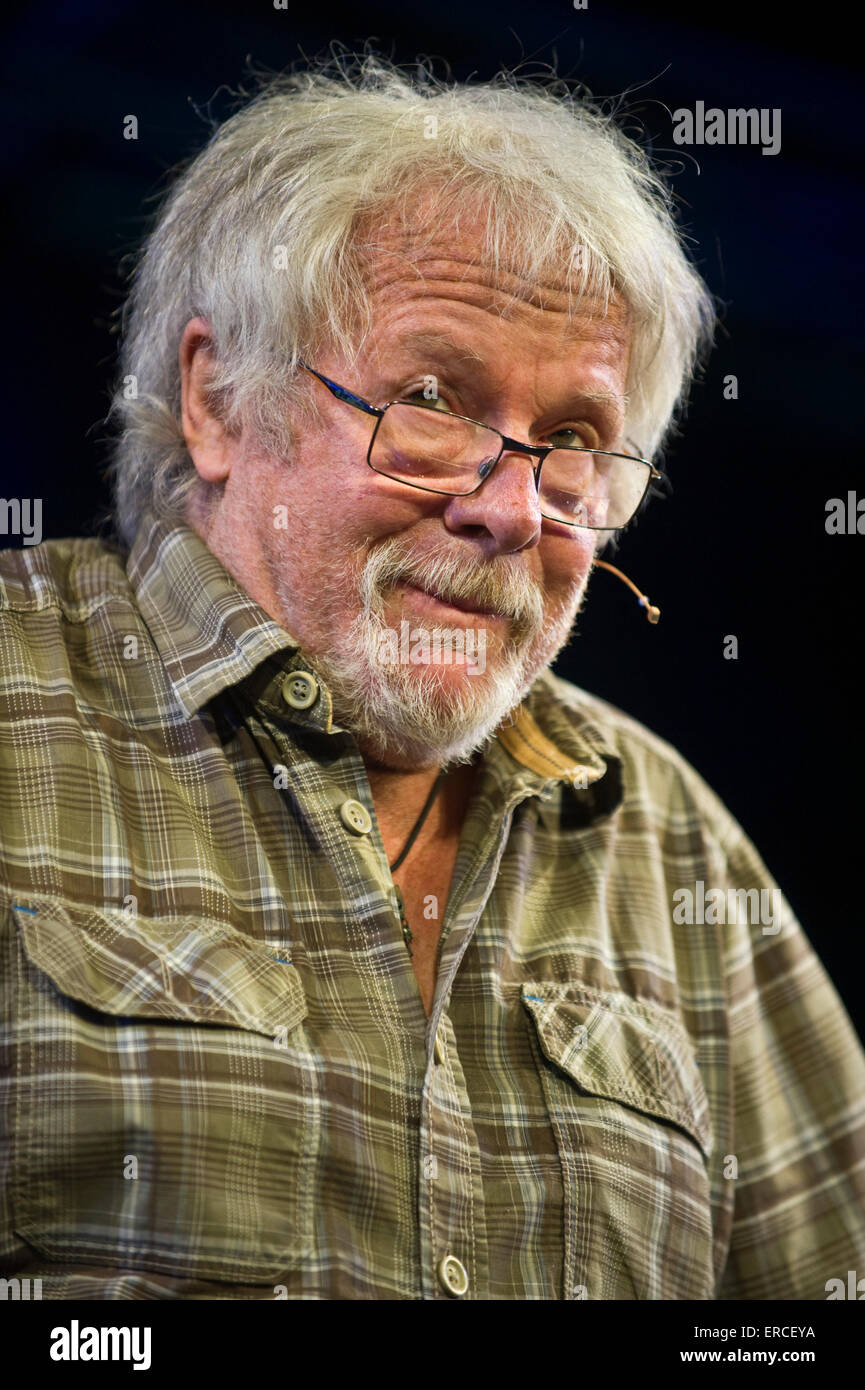 Bill Oddie parlando sul palco a Hay Festival 2015 Foto Stock