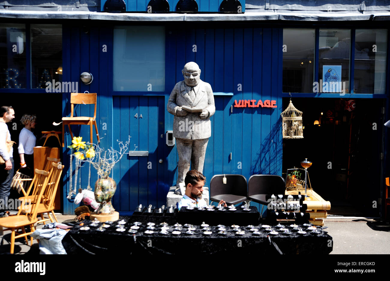 La tomaia Gardner Street al mercato del sabato nel nord Laines area di Brighton vivace con bancarelle eclettico REGNO UNITO Foto Stock