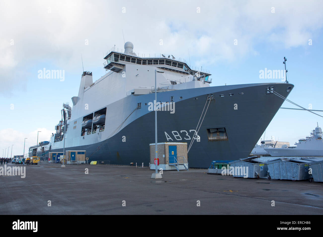 Navale Olandese (comune di nave appoggio) nave KAREL portiere sono arrivati nel porto di Den Helder, Paesi Bassi Foto Stock