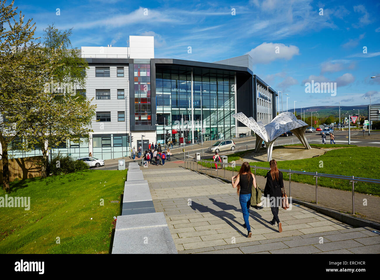 Burnley Sixth Form College e la Uclan ingresso all' edificio logo UK Gran Bretagna British Regno Unito Europa Unione Foto Stock