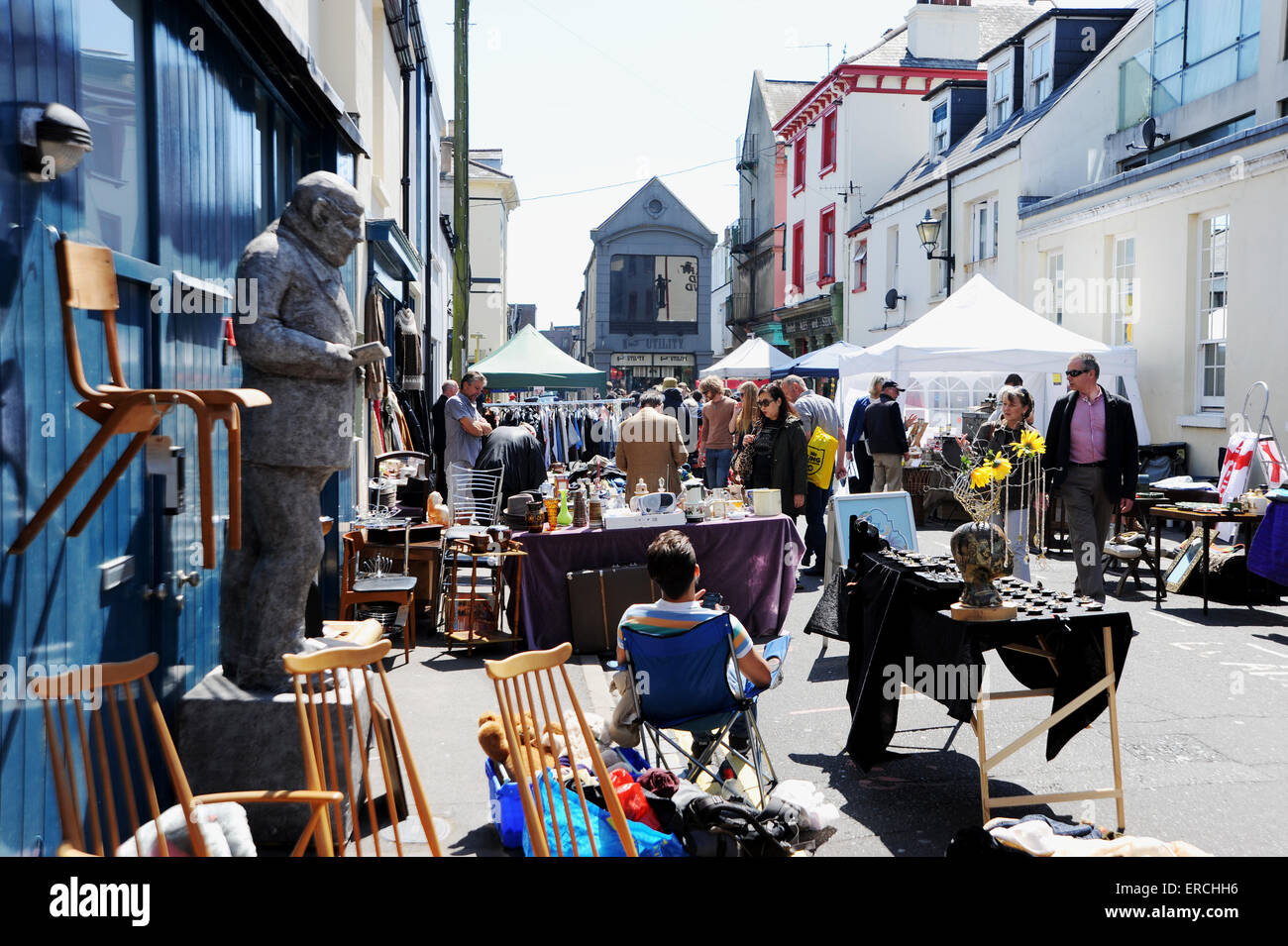 La tomaia Gardner Street al mercato del sabato nel nord Laines area di Brighton vivace con bancarelle eclettico REGNO UNITO Foto Stock