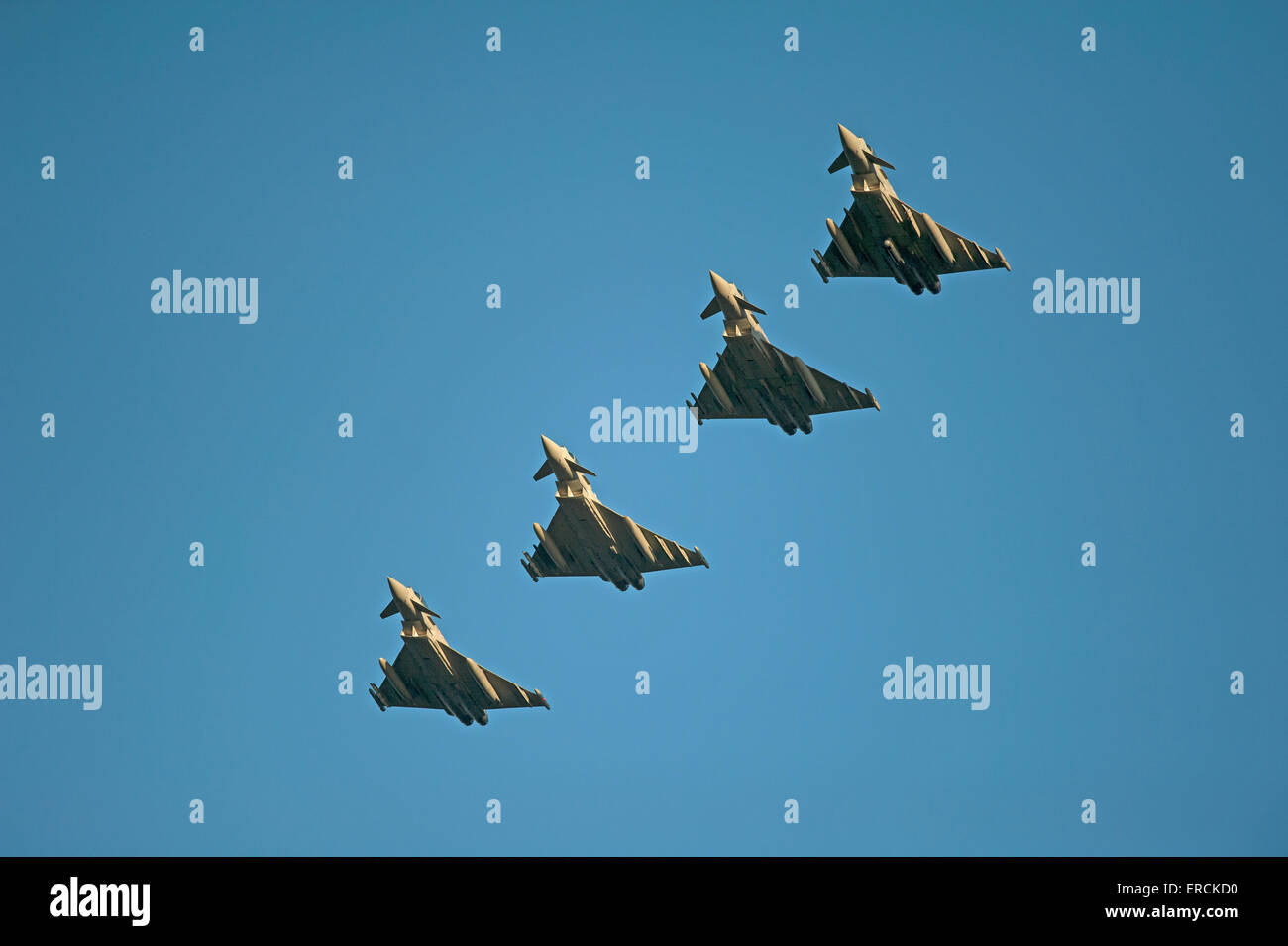 4 nave Eurofighter Typhoon formazione tornando a RAF Lossiemouth home base in Scozia. SCO 9840 Foto Stock