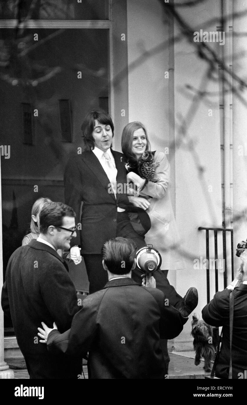 Matrimonio civile di Paul McCartney & Linda Eastman, Marylebone Register Office di Londra, 12 marzo 1969. Foto Stock