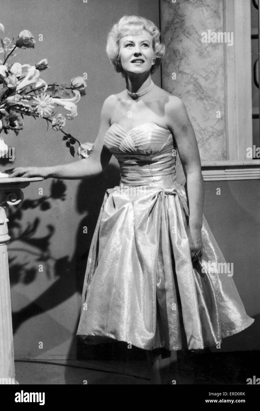 Jean Morton ATV uno dei quattro dell'originale continuità annunciatore dal lancio del Midlands Regional stazione televisiva indipendente, ATV. Il 27 aprile 1962 Foto Stock