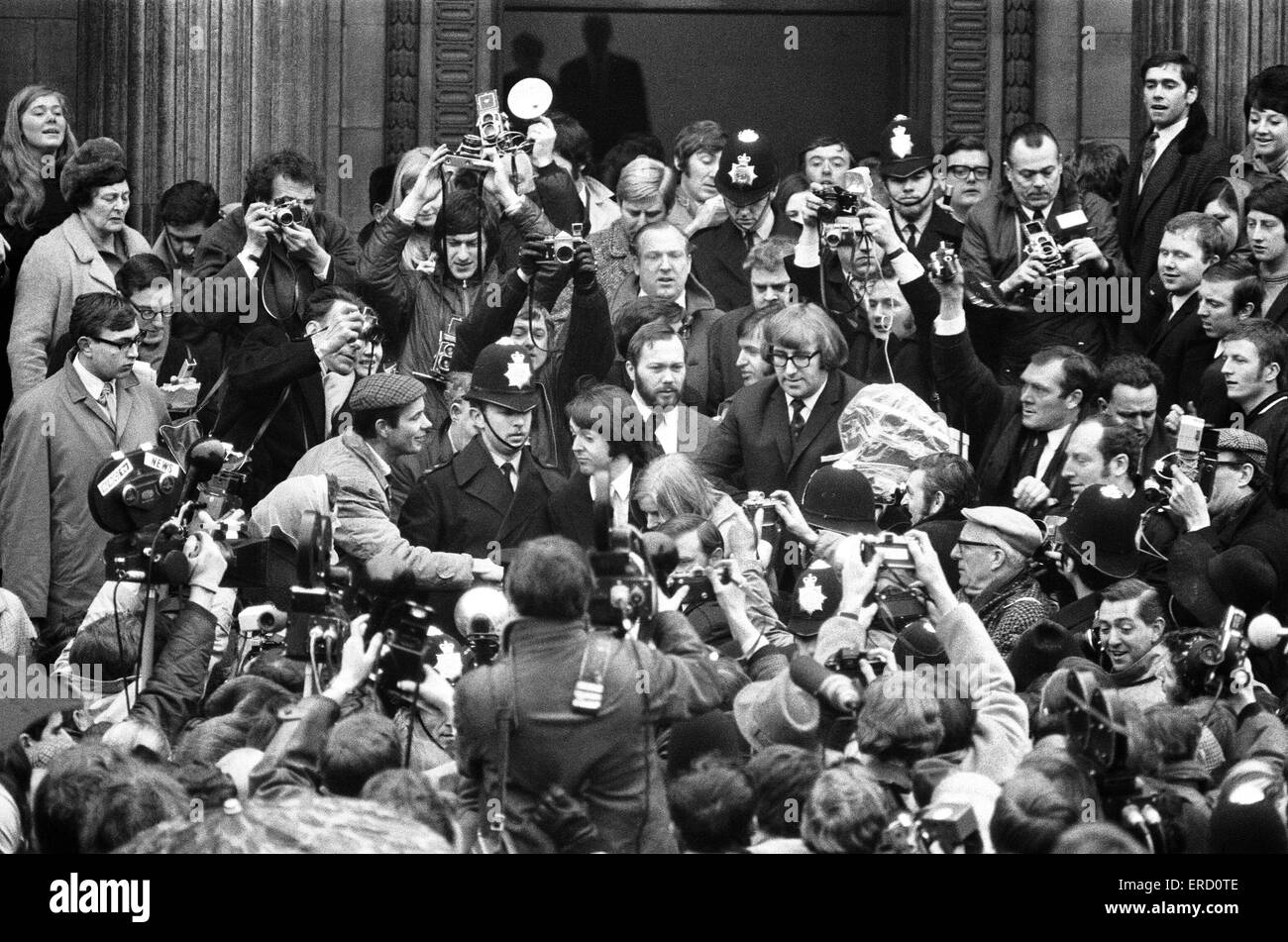 Matrimonio civile di Paul McCartney & Linda Eastman, Marylebone Register Office di Londra, 12 marzo 1969. Foto Stock