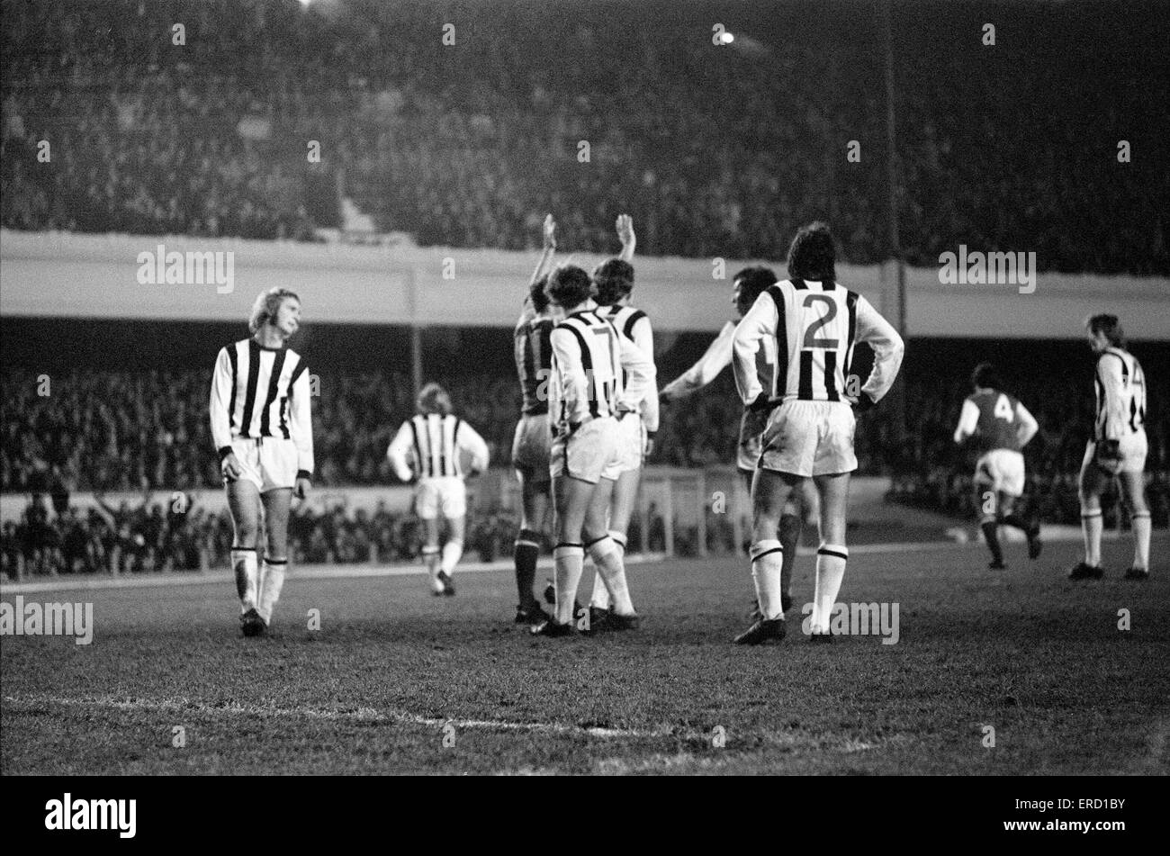 English League Division One corrispondono a Highbury. Arsenal 2 v West Bromwich Albion 0. Gordon Nisbet di West Brom ha fatto il suo debutto tra i pali in un 3-1 prima divisione sconfitta a Coventry in agosto, 1969. Due anni e mezzo più tardi, in questa partita ad alta Foto Stock