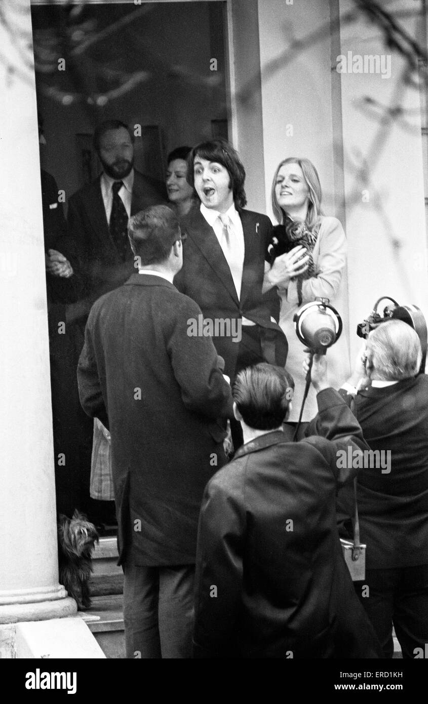 Matrimonio civile di Paul McCartney & Linda Eastman, Marylebone Register Office di Londra, 12 marzo 1969. Foto Stock