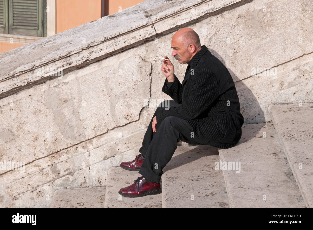 Uomo Sigaretta fumare Foto Stock