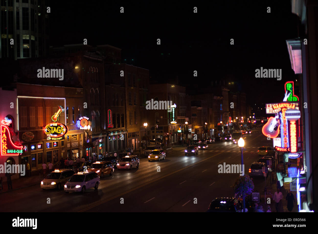 Nashville Broadway di notte. Luci al neon, Americana Foto Stock