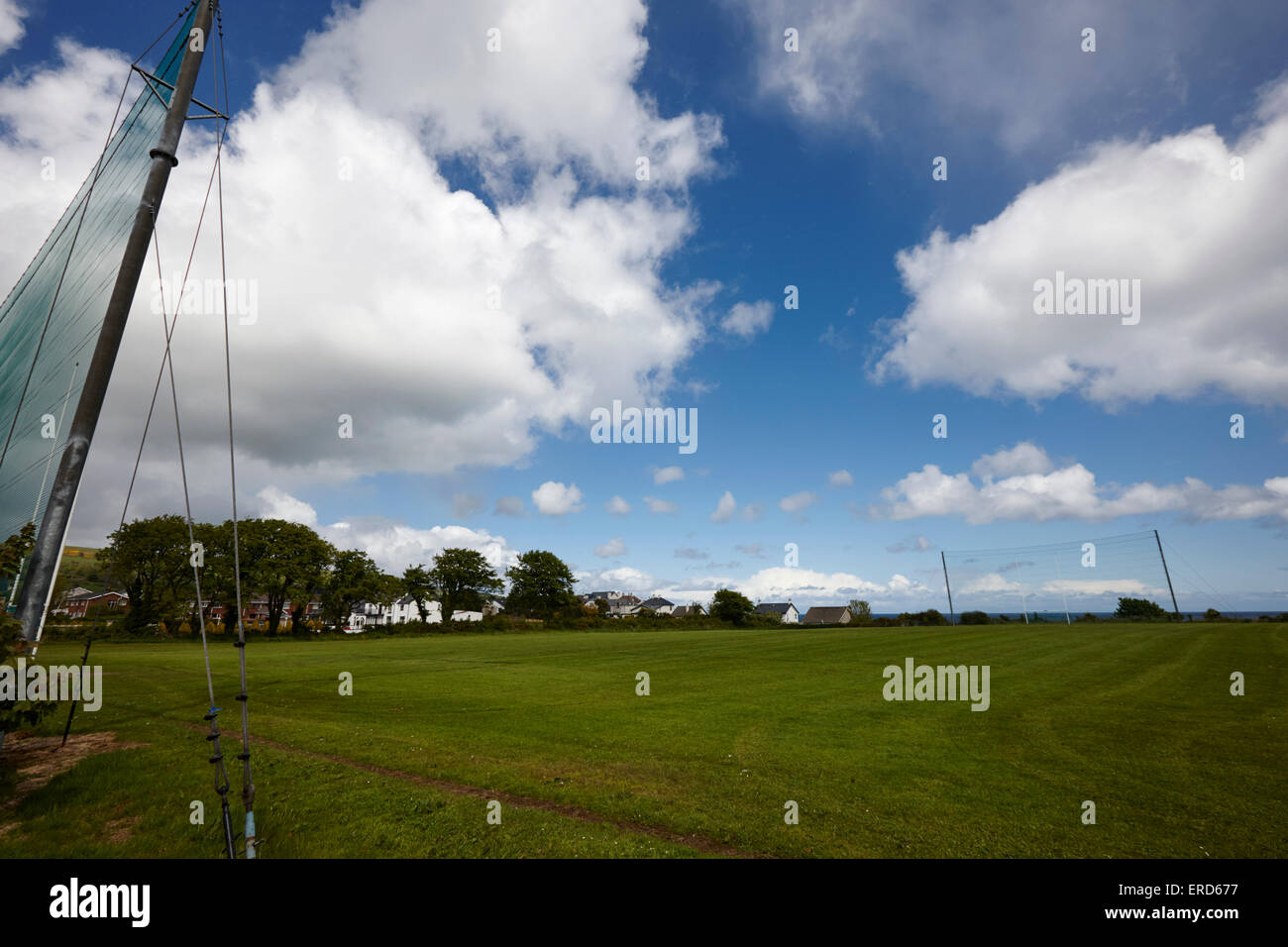 Giochi di gaelic football pitch Cushendall County Antrim Irlanda del Nord Regno Unito Foto Stock