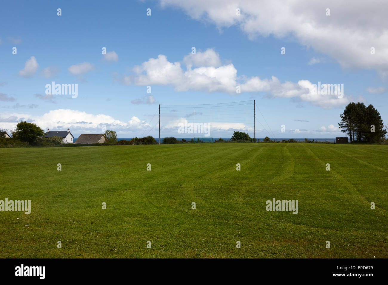 Giochi di gaelic football pitch Cushendall County Antrim Irlanda del Nord Regno Unito Foto Stock