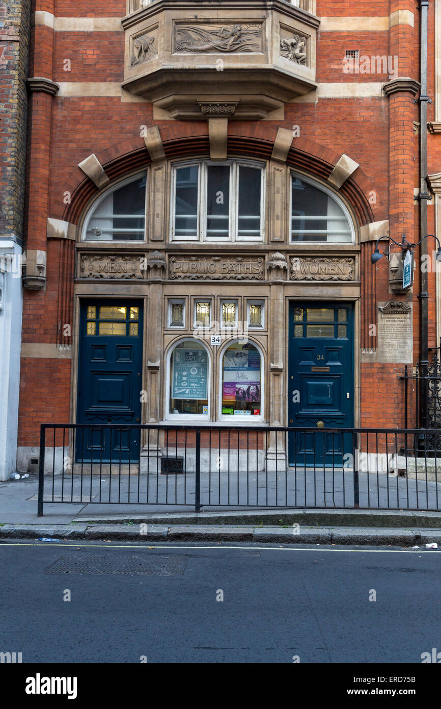 Regno Unito, Inghilterra, Londra. 19th. Secolo pubblico maschile e femminile bagni, Marsham Street. Foto Stock