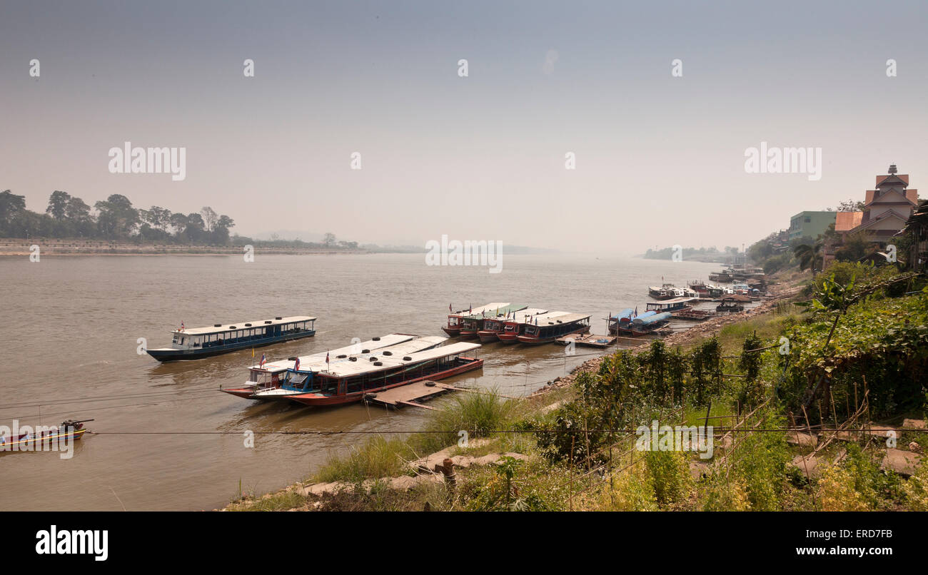 Triangolo d Oro crociera turistica barche, vista dal lato della Thailandia Foto Stock