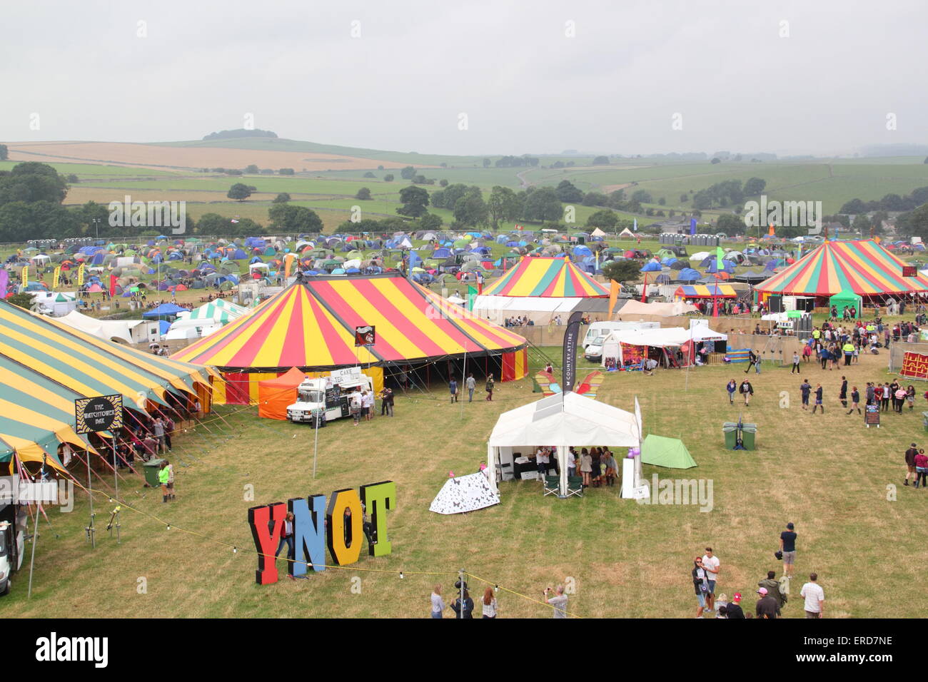 Y non Festival, Pikehall, Peak District, Derbyshire - estate 2014. antenna shot Foto Stock