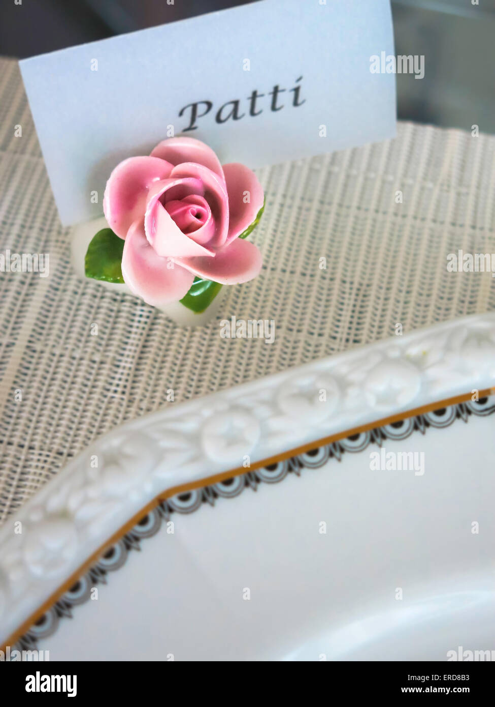 La porcellana Rose luogo il titolare della carta Foto Stock