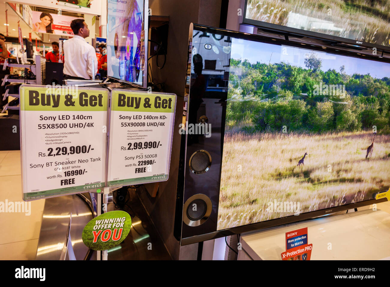 Mumbai India, Indian Asian, Lower Parel, High Street Phoenix, galleria commerciale, interno, shopping shopper shopping negozi mercato mercati Foto Stock