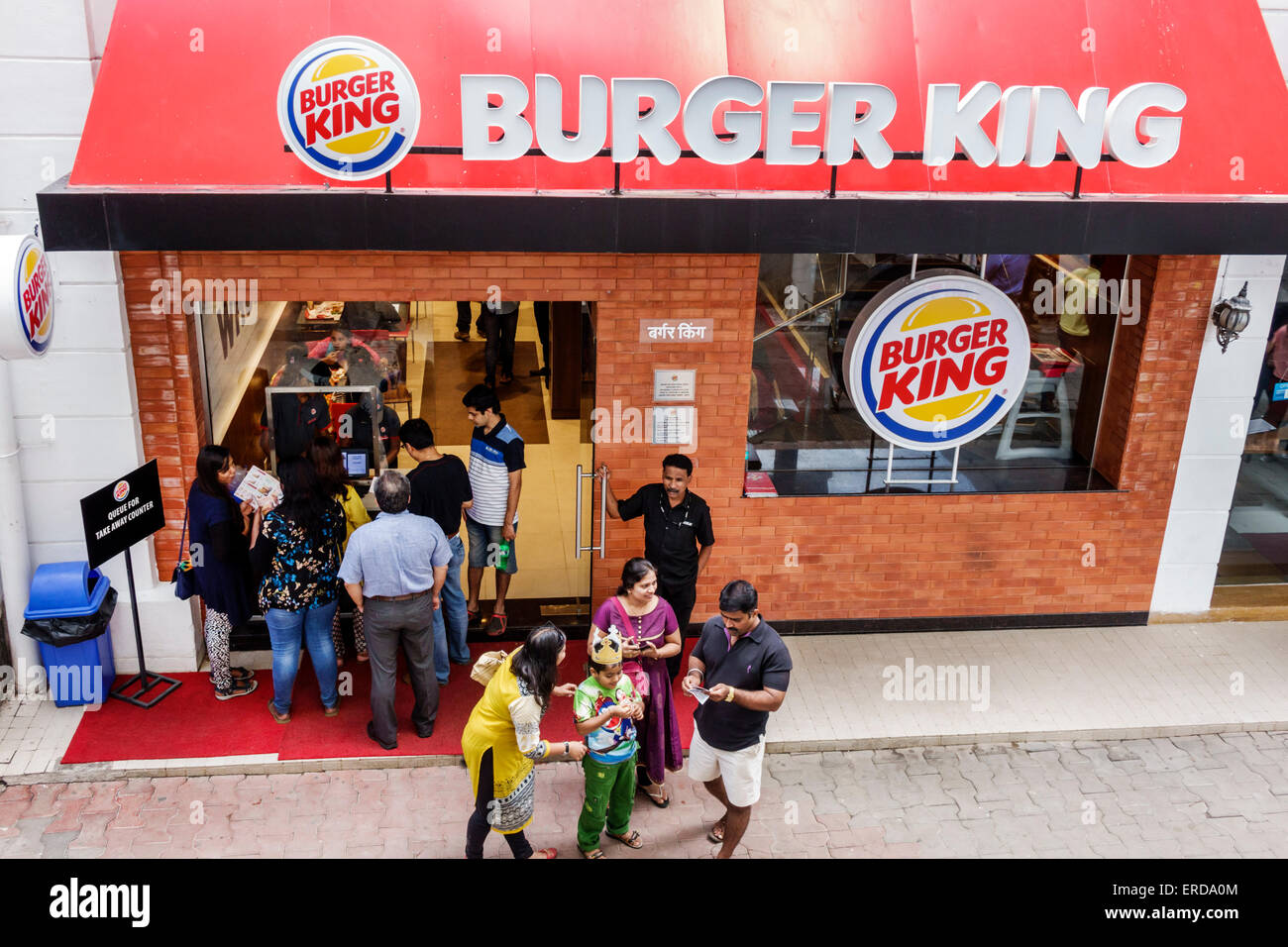 Mumbai India, Lower Parel, High Street Phoenix, centro commerciale, interno, shopping shopper acquirenti negozio negozi mercato mercati di mercato di acquisto di vendita, retai Foto Stock