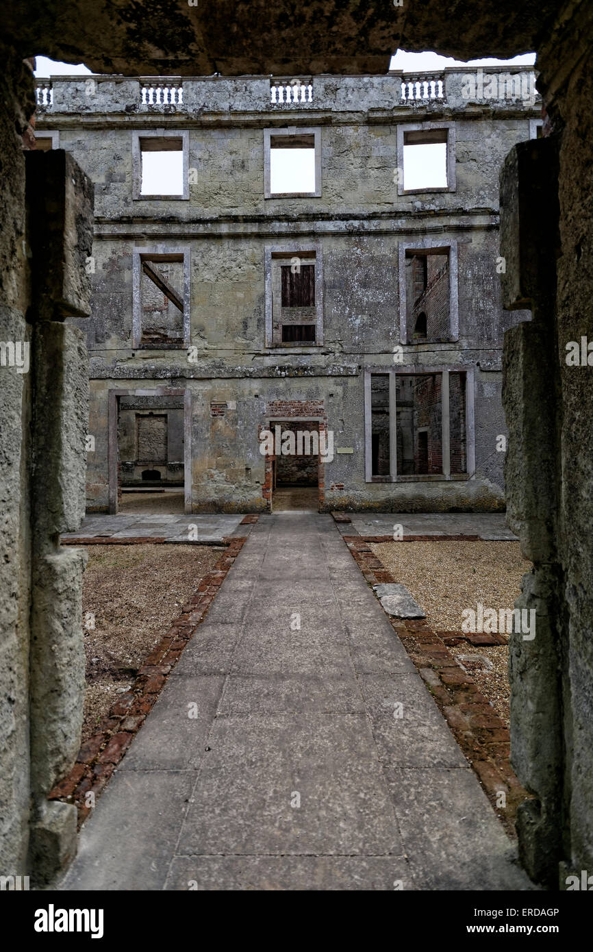 Appuldurcombe House è ora un guscio deserte, il mansion lungo abbandonato ma ora curata dalla tradizione inglese. Foto Stock