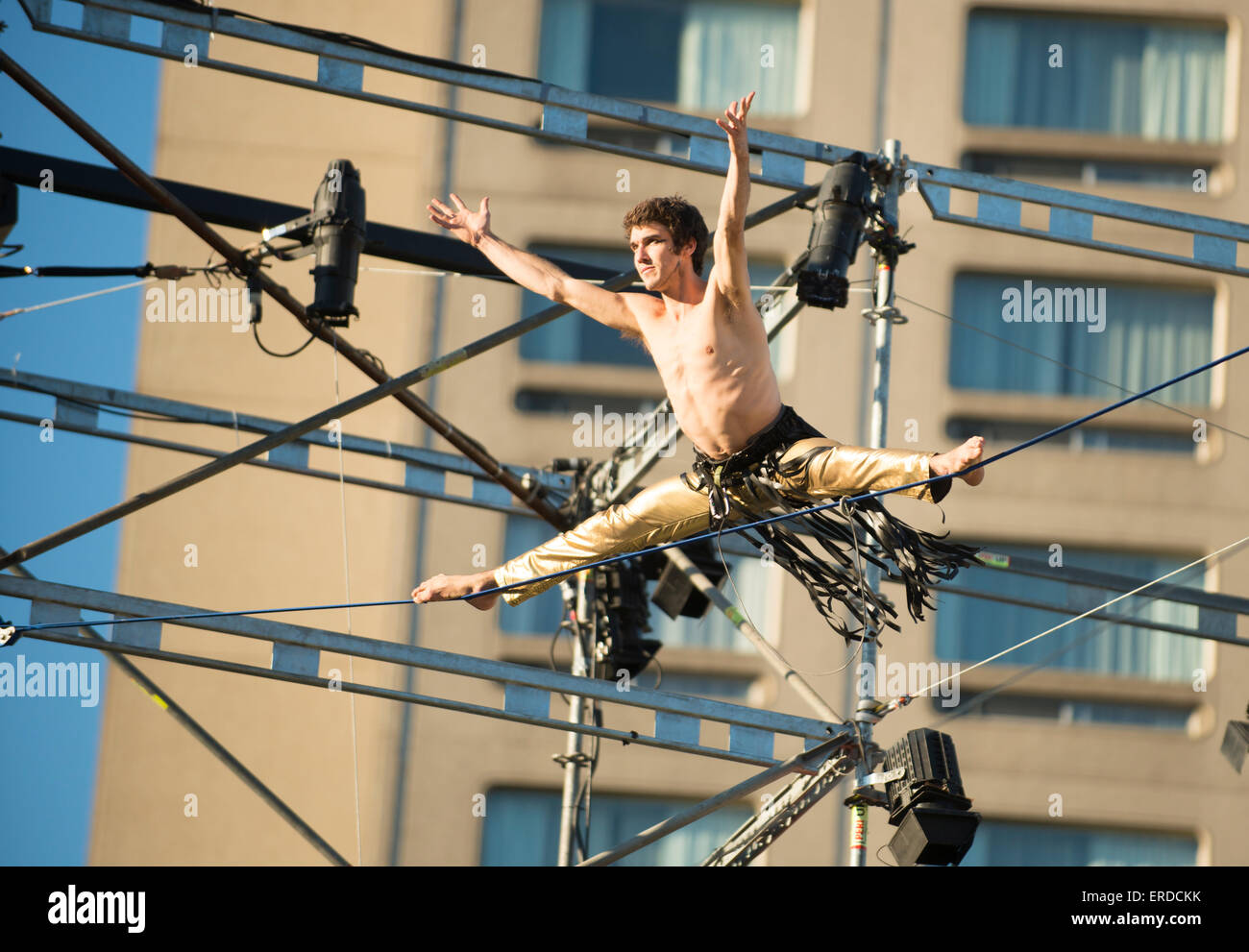 Divertimento per tutta la famiglia a Montreal, Quebec, Canada. Completement Cirque Festival. Foto Stock