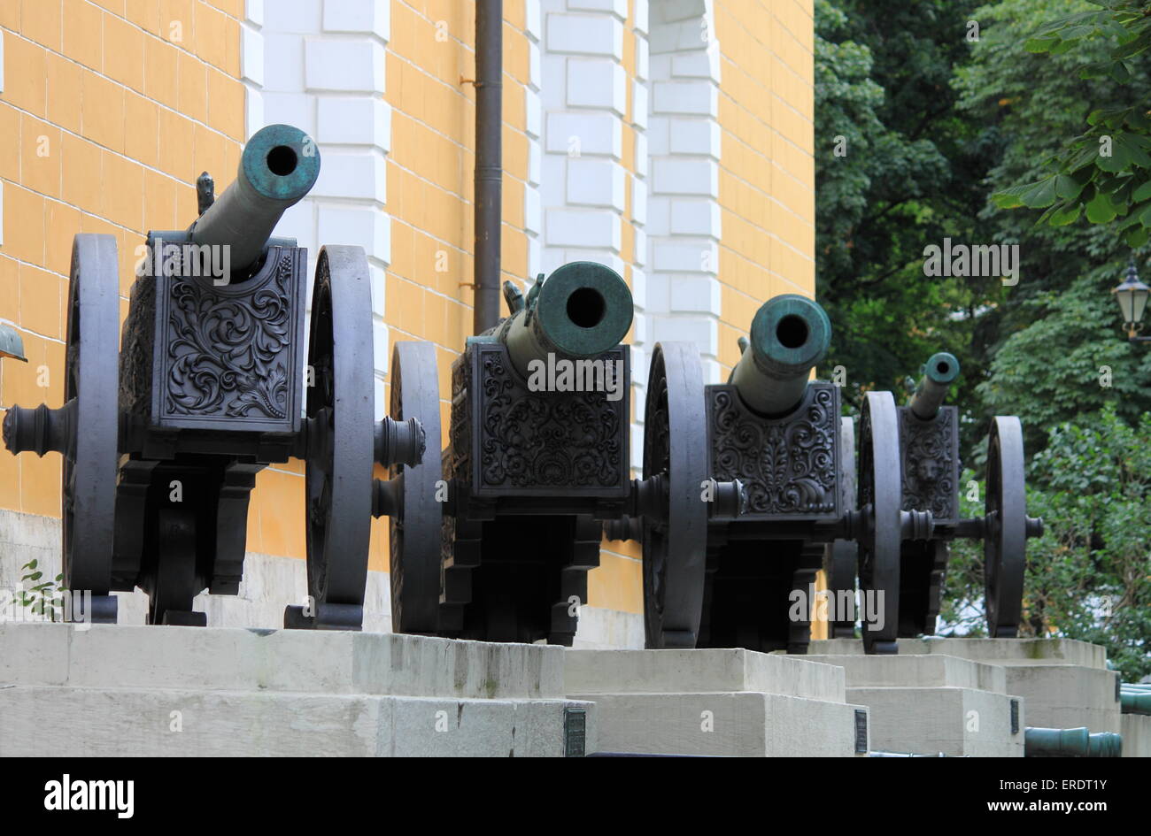 I cannoni di artiglieria nel Cremlino di Mosca, Russia Foto Stock