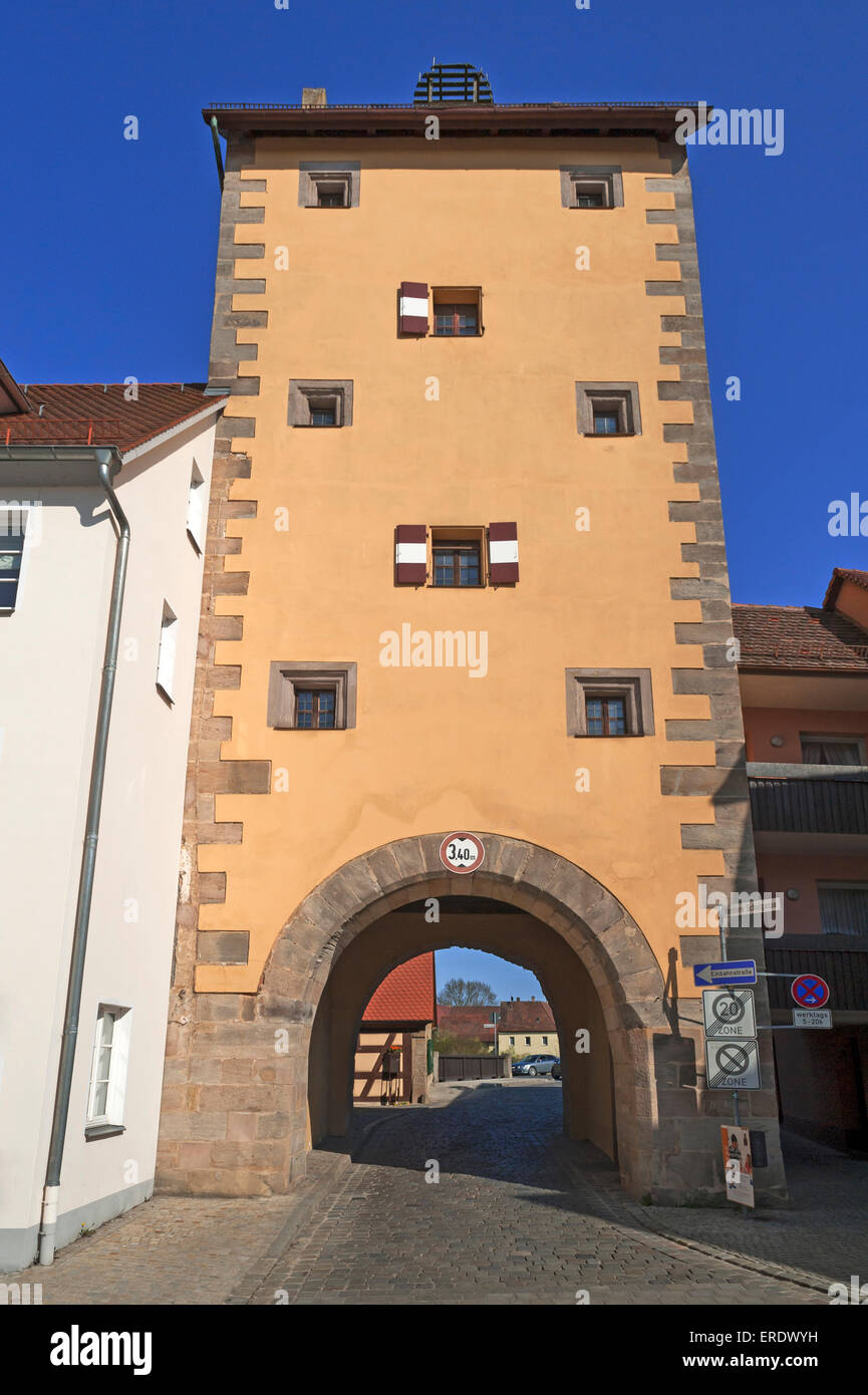 Town Gate, a sei piani con torre semi-padiglione, ricostruita nel 1601-1602, Hersbruck, Media Franconia, Baviera, Germania Foto Stock