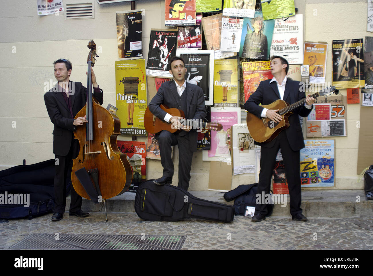 Musicisti di strada. Gruppo di 4 musicisti per le strade di Avignone, nel sud della Francia, durante l'anno per un periodo di due settimane Foto Stock
