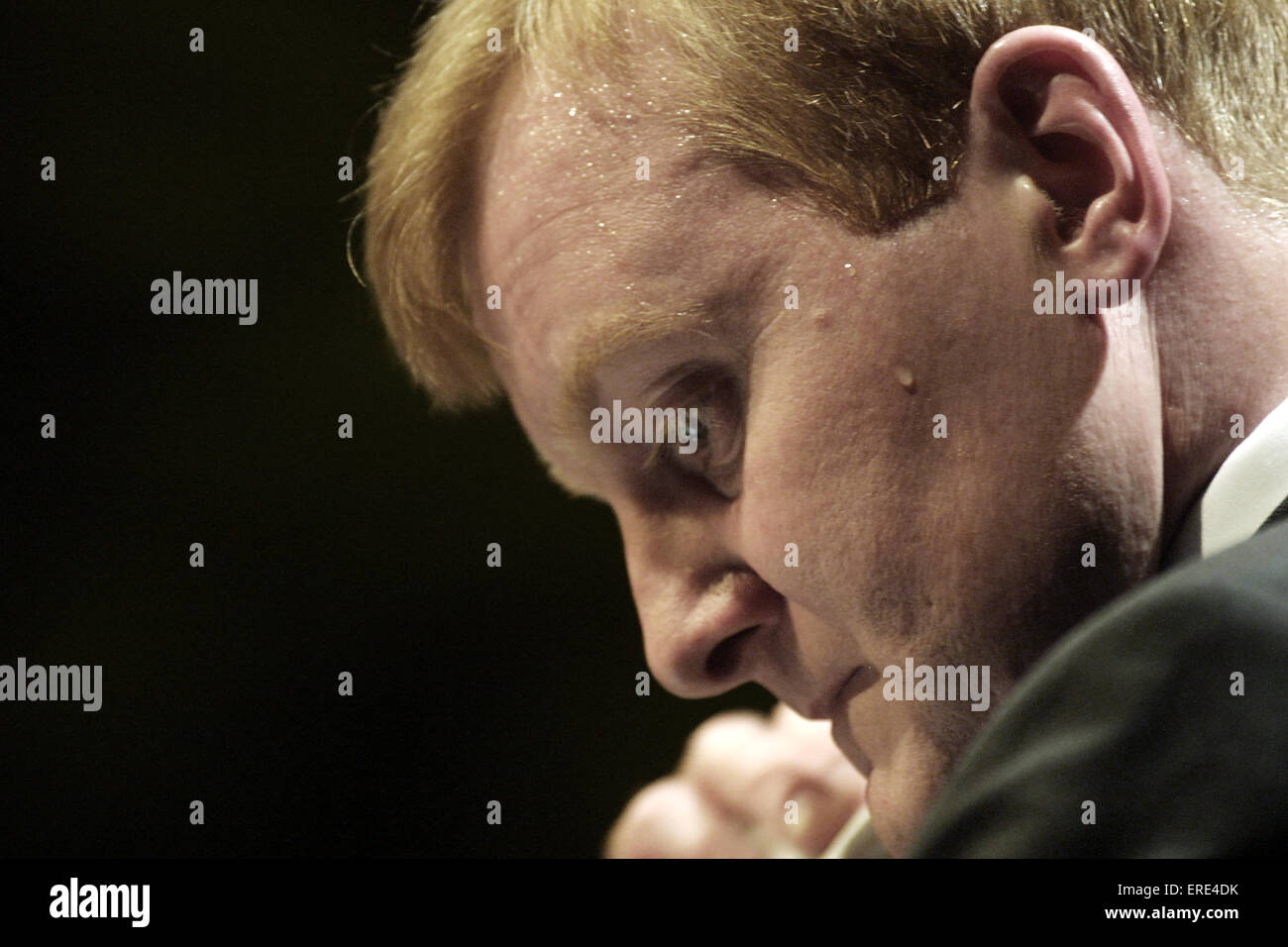 I liberali democratici leader Charles Kennedy rivolgendosi a un comizio elettorale tenuto a Meadowbank Stadium di Edimburgo. Kennedy è stato eletto alla Camera dei Comuni nel 1983 e servita fino a perdere la sua sede nel 2015 elezioni generali britanniche, che serve come leader del suo partito da 1999-2006. Kennedy è morto nella sua casa in Scozia il 1 giugno, 2015. Foto Stock