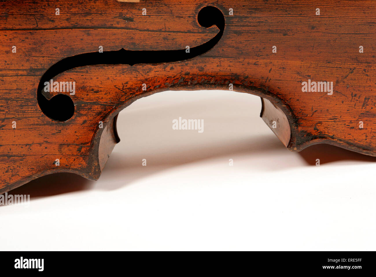 Dettaglio colpo di contrabbasso, f foro e nervature, realizzato da John Lott, Inghilterra, 1802 Foto Stock