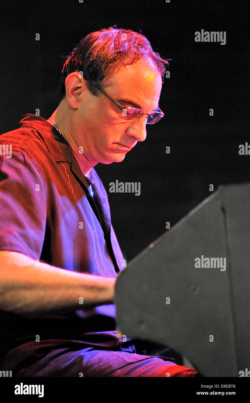 American organo Hammond player Tony Monaco giocare come parte della Pat Martino Trio al Cheltenham Jazz Festival. 1 maggio 2009. Foto Stock