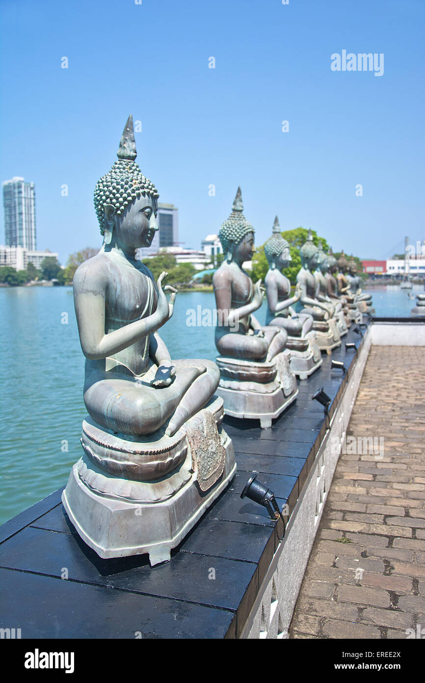 Le statue di Seema Malakaya al Gangarama , Sri Lanka Foto Stock