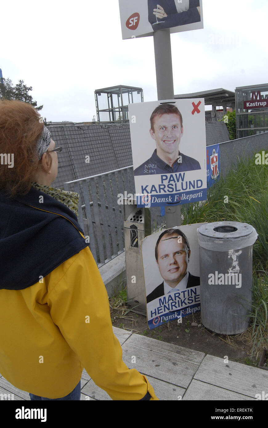 Copenhagen, Danimarca. Il 2 di giugno, 2015. Persona sconosciuta soggetto ad atti vandalici elezioni danesi posters e scrisse nazi scum su uno dei popoli danese candidato del partito di credito poster: Francesco Dean/Alamy Live News Foto Stock