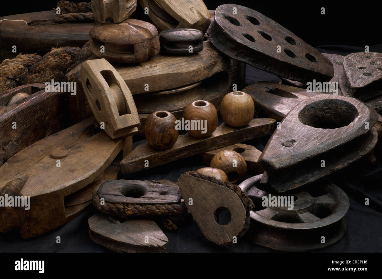 Assortiti elementi rigging recuperato dal relitto della Mary Rose Foto Stock