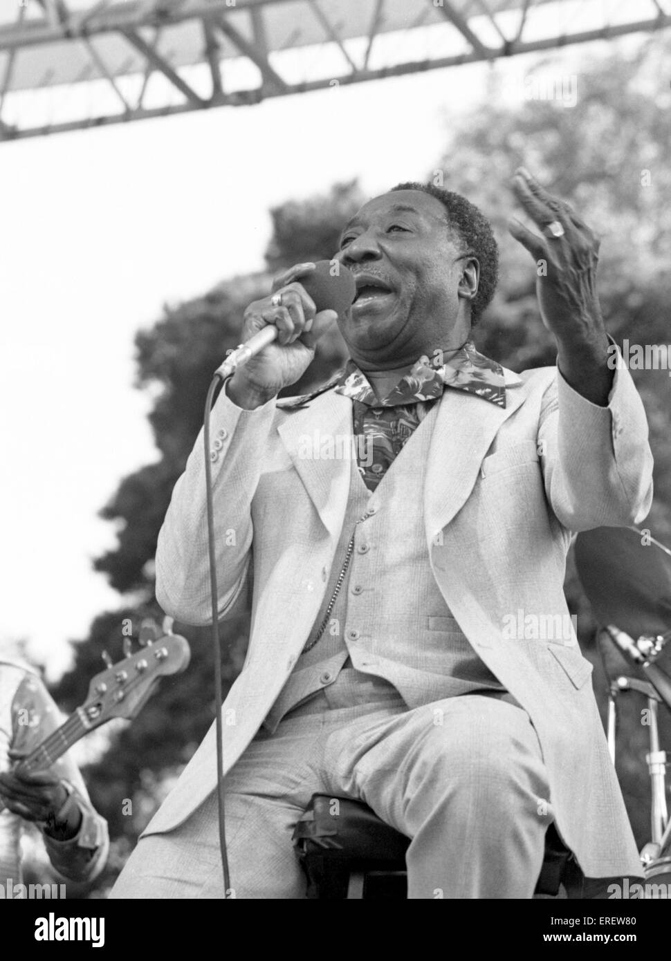 American bluesman acque fangose effettuando al Capital Radio Jazz Festival di Knebworth, Inghilterra, nel luglio 1981.Nata McKinley Foto Stock