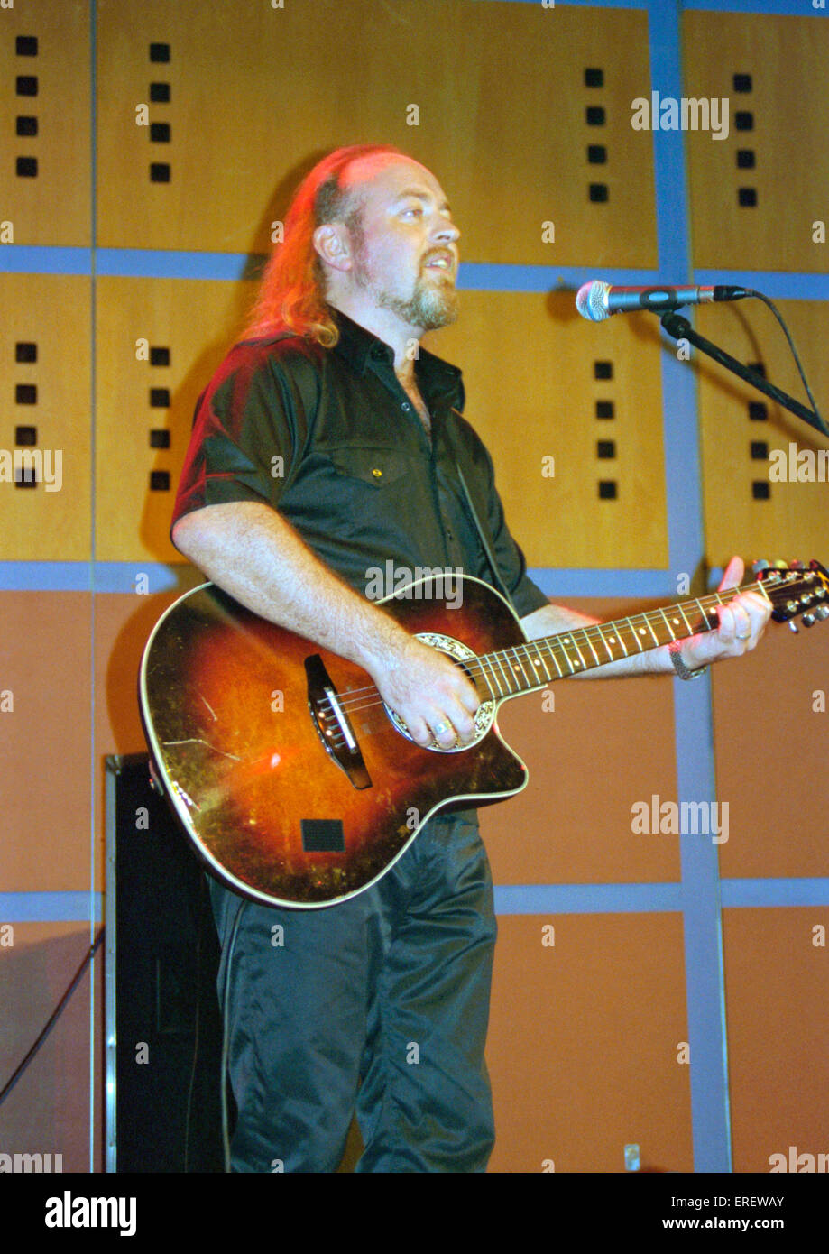 Inglese stand-up comico Bill Bailey effettuando in corrispondenza di una funzione privata durante il British Music Fair, a Londra nel 1998. Nato Mark Foto Stock