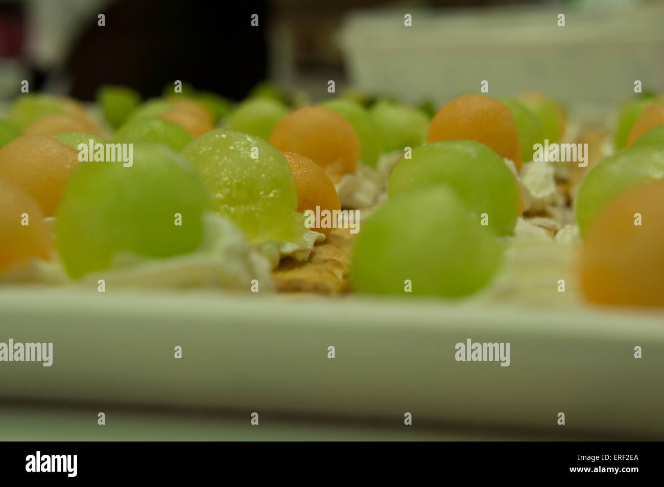 Cocktail party canapé di frutta crema nel deserto il vassoio Foto Stock