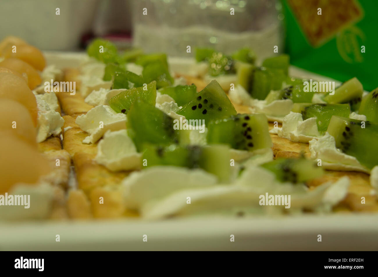 Cocktail party canapé di frutta crema nel deserto il vassoio Foto Stock