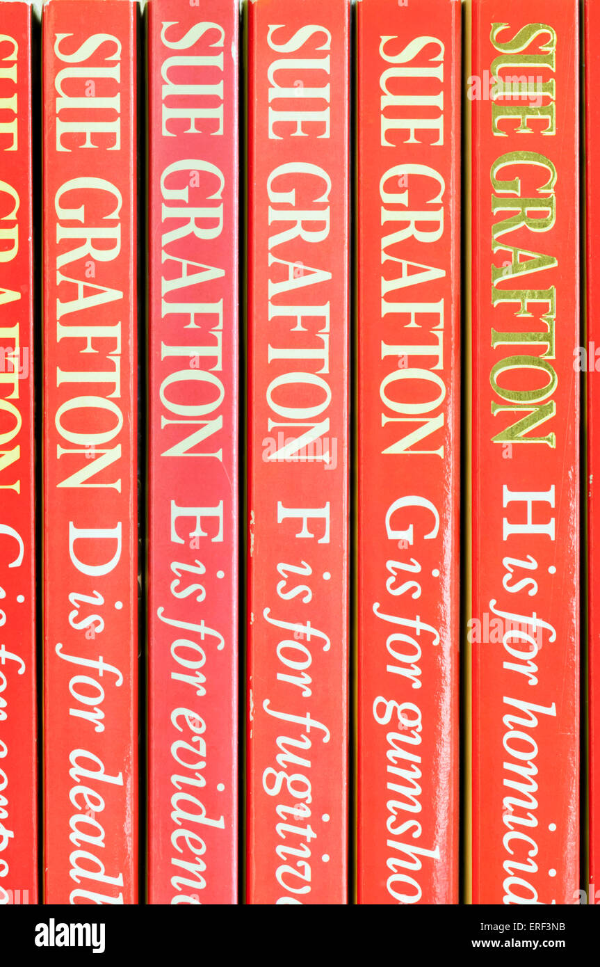 Il primo libro in brossura volumi di Sue Grafton alfabeto della serie di romanzi detective dotato di Kinsey Millhone. Foto Stock