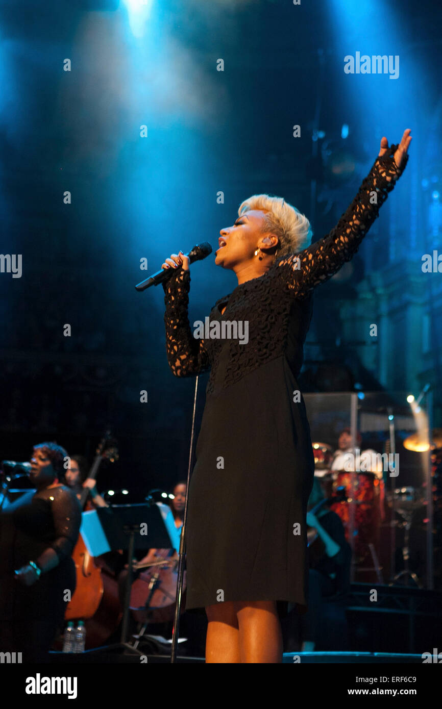 Emeli Sande assalto il Royal Albert Hall di Londra stadio nel novembre 2012 con brani dal suo numero uno album di vendita la nostra versione Foto Stock