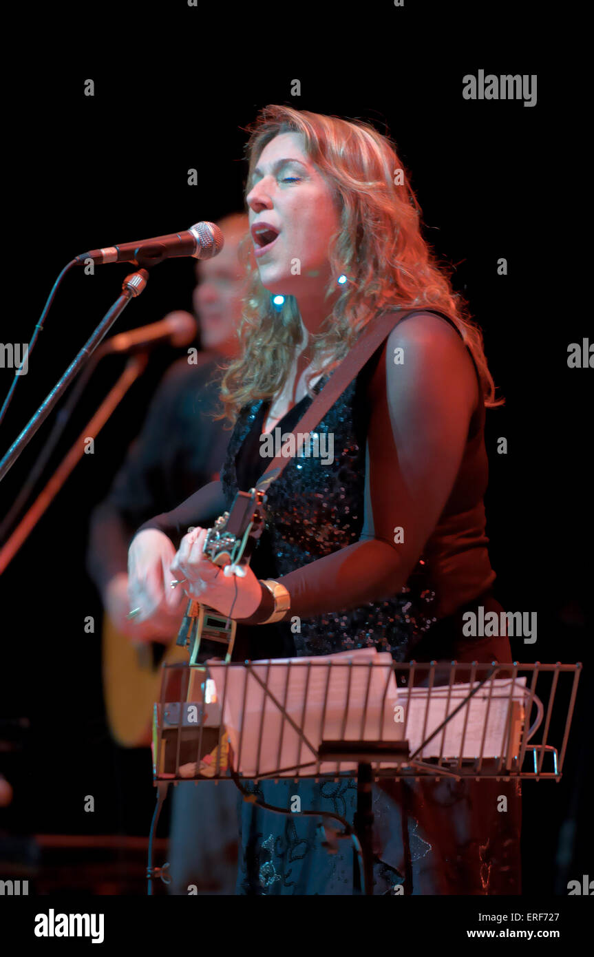 Beth Nielsen Chapman presso il Teatro di incudine a Basingstoke, Hampshire, Inghilterra. Foto Stock