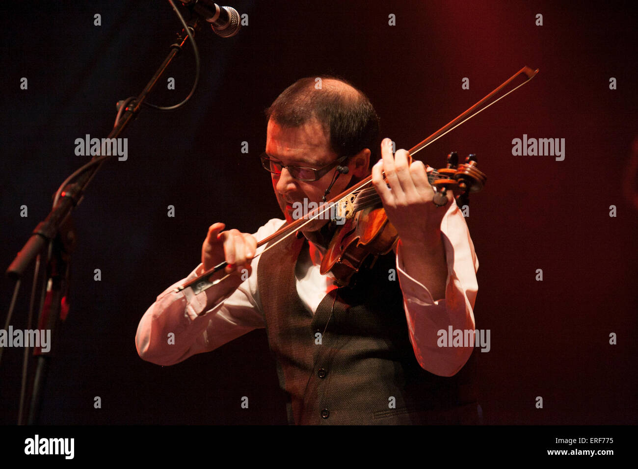 Chris Stout eseguita presso il Celtic Connections xx concerto celebrativo, Royal Concert Hall Glasgow Gennaio 2013. Chris Stout's Foto Stock